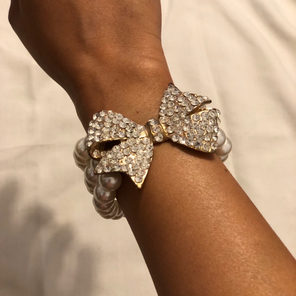 Forever 21 Bow Rhinestone pearl bracelet